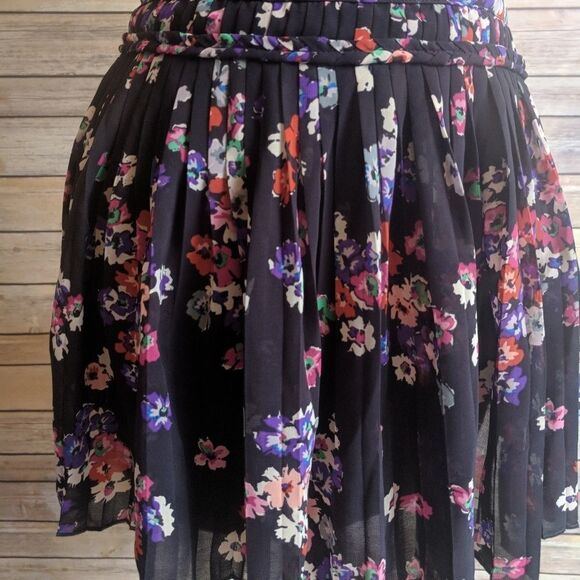 American Eagle Floral Skirt mini Size 2 - Picture 4 of 5